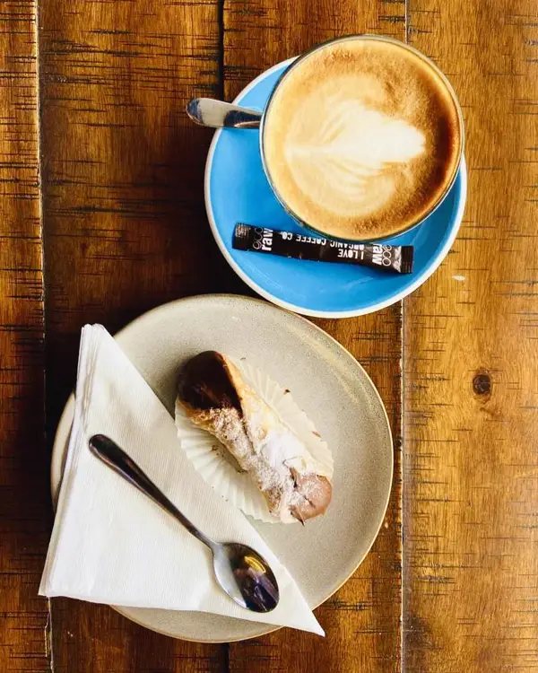 Cannoli served with coffee