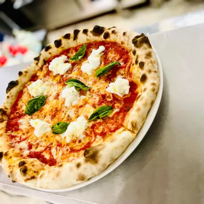 Margherita pizza at Mascalzone Altona